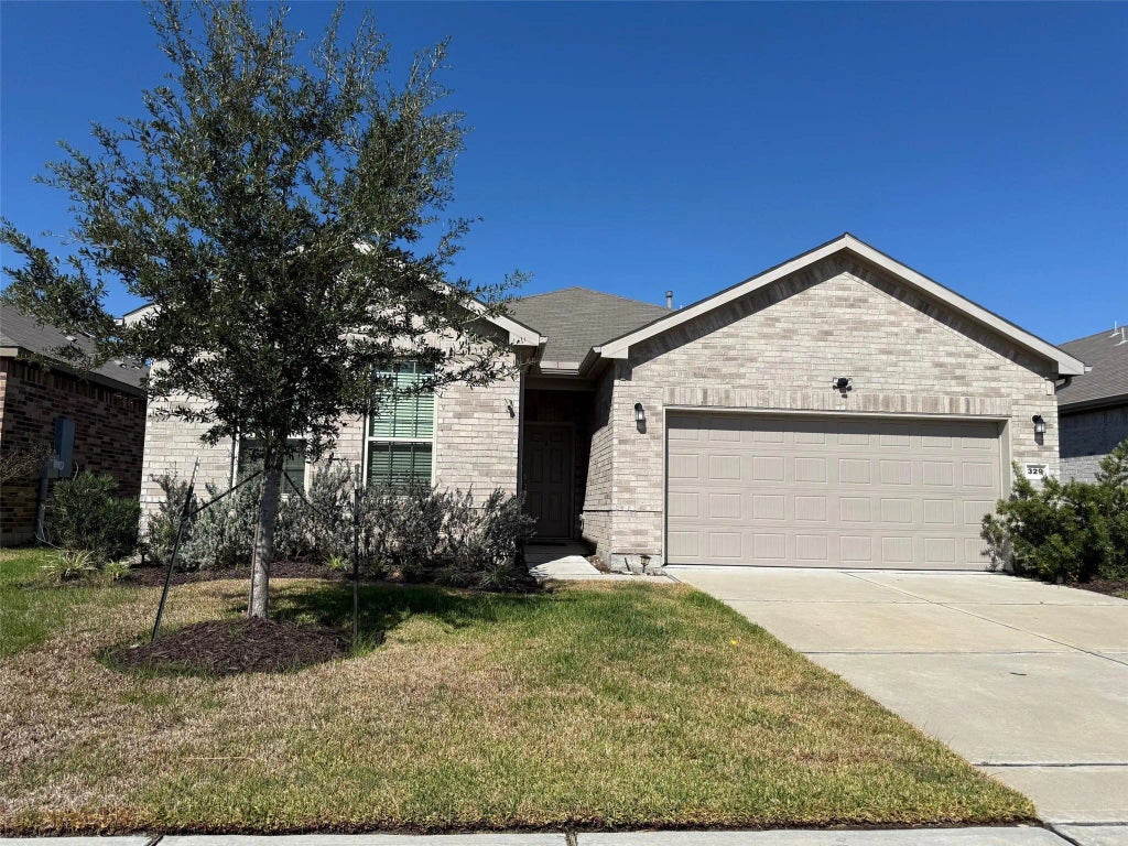 329 Paso Fino Drive, Alvin