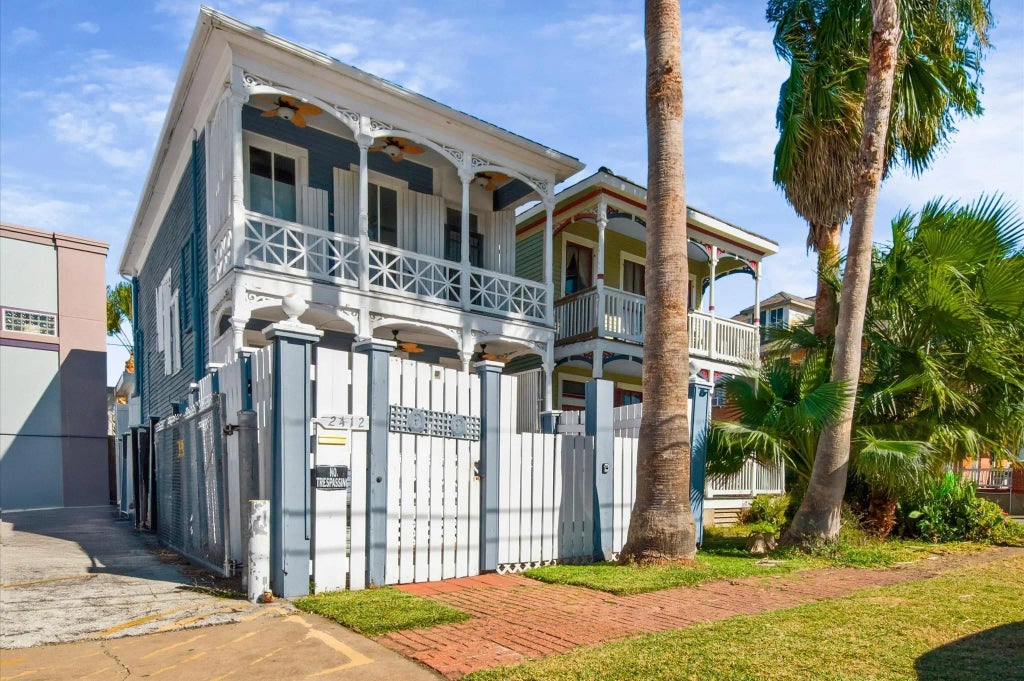 2412 Winnie Street, Galveston