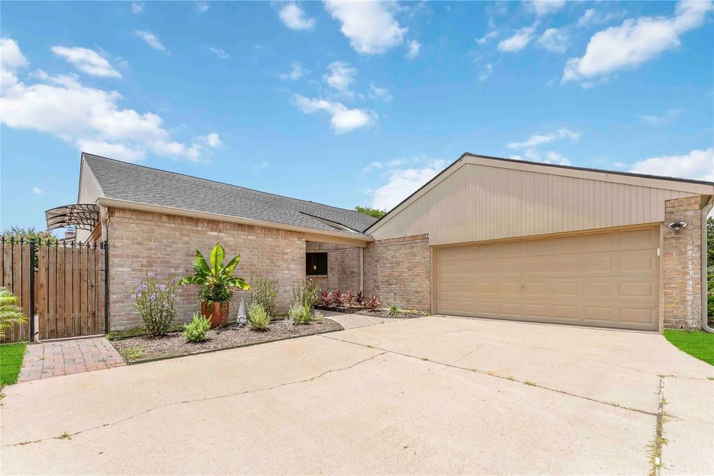 14147 Hillvale Drive, Houston