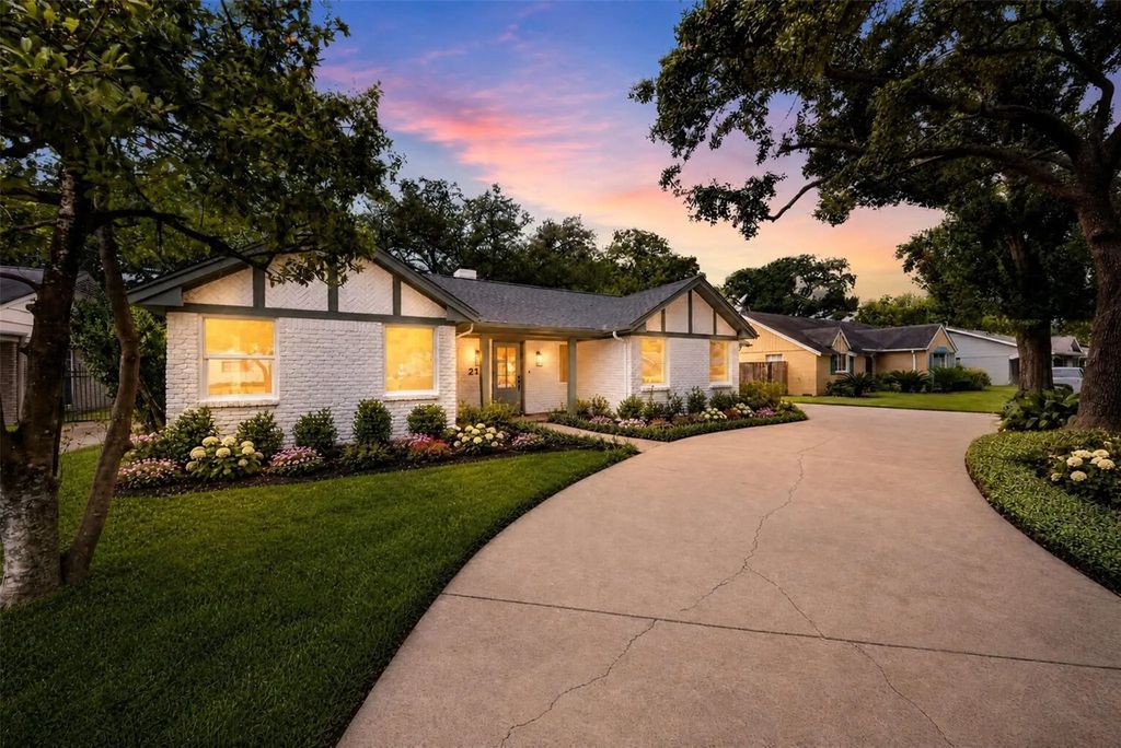 2126 Chimney Rock Road, Houston