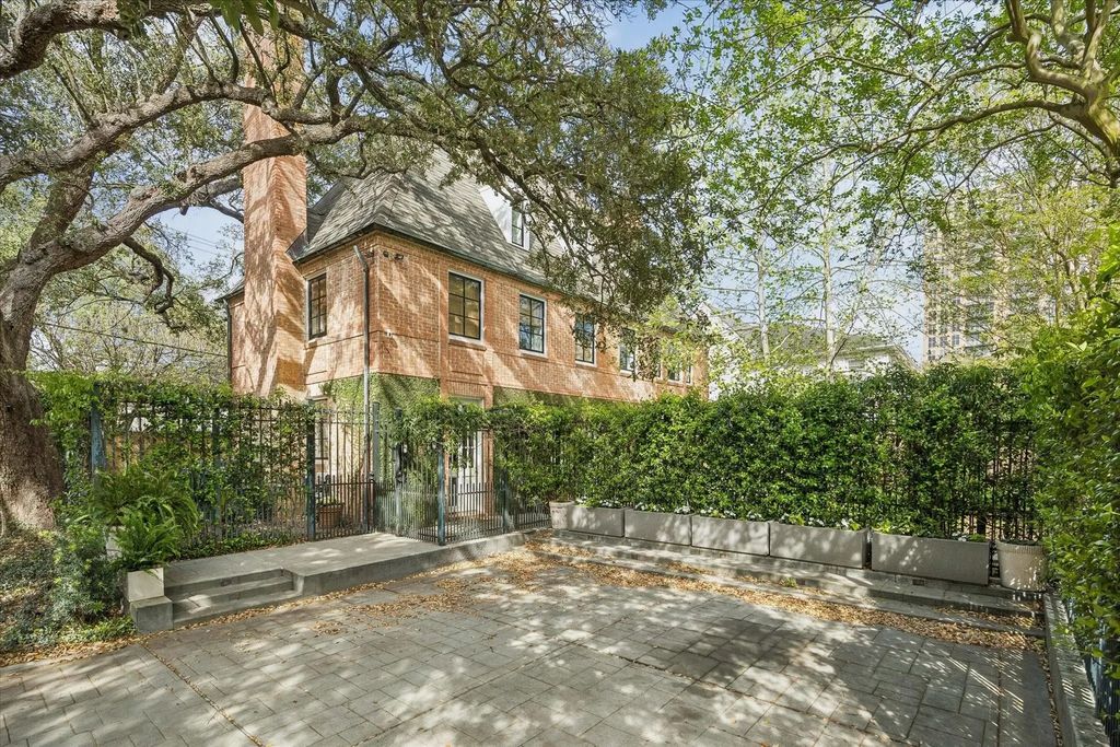 1117 Banks, Houston