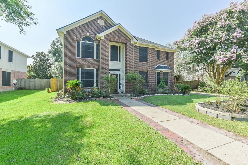 2509 S Mission Circle, Friendswood