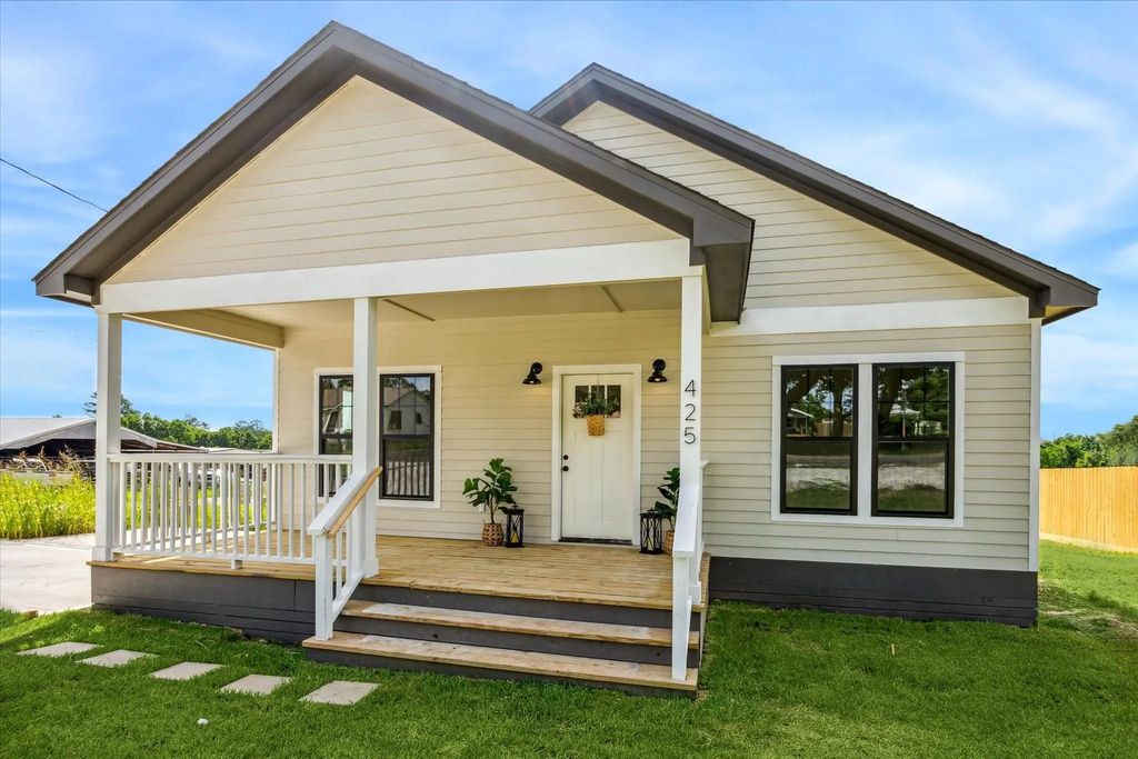 425 N Holland, Bellville