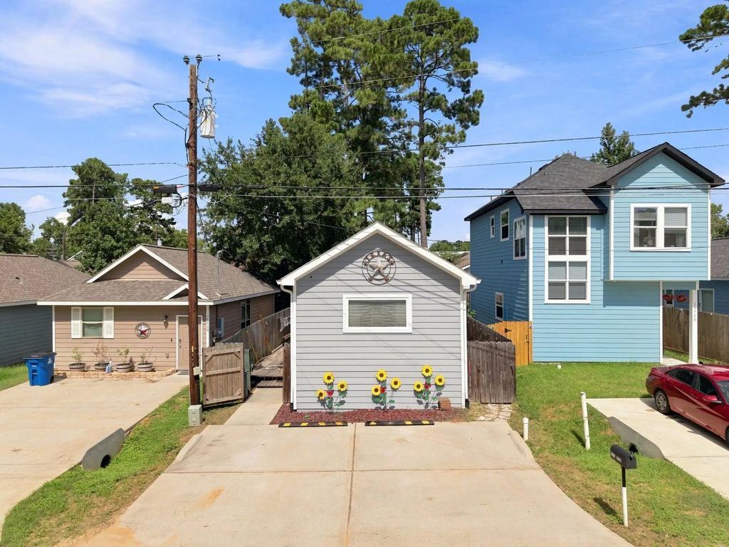 16714 E Forrestal, Montgomery