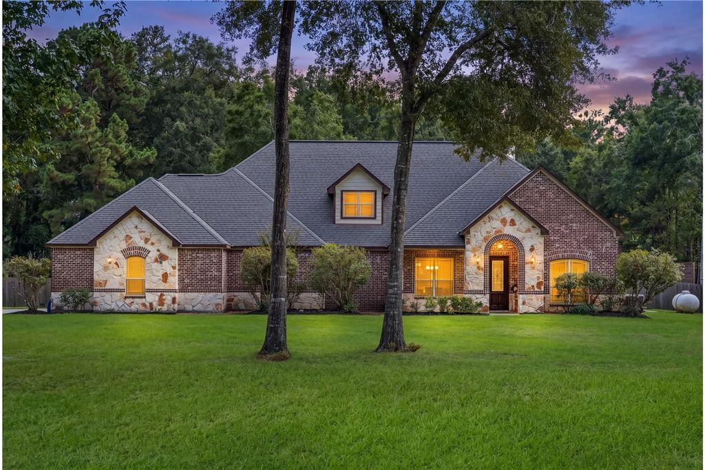 818 Commons Lake Edge Drive, Huffman