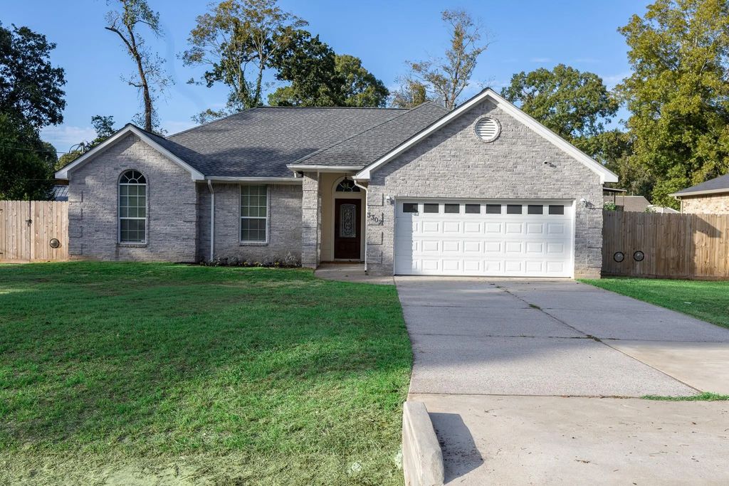 3302 Royal Oaks Drive, Spring Property Listing: MLS® #2776892