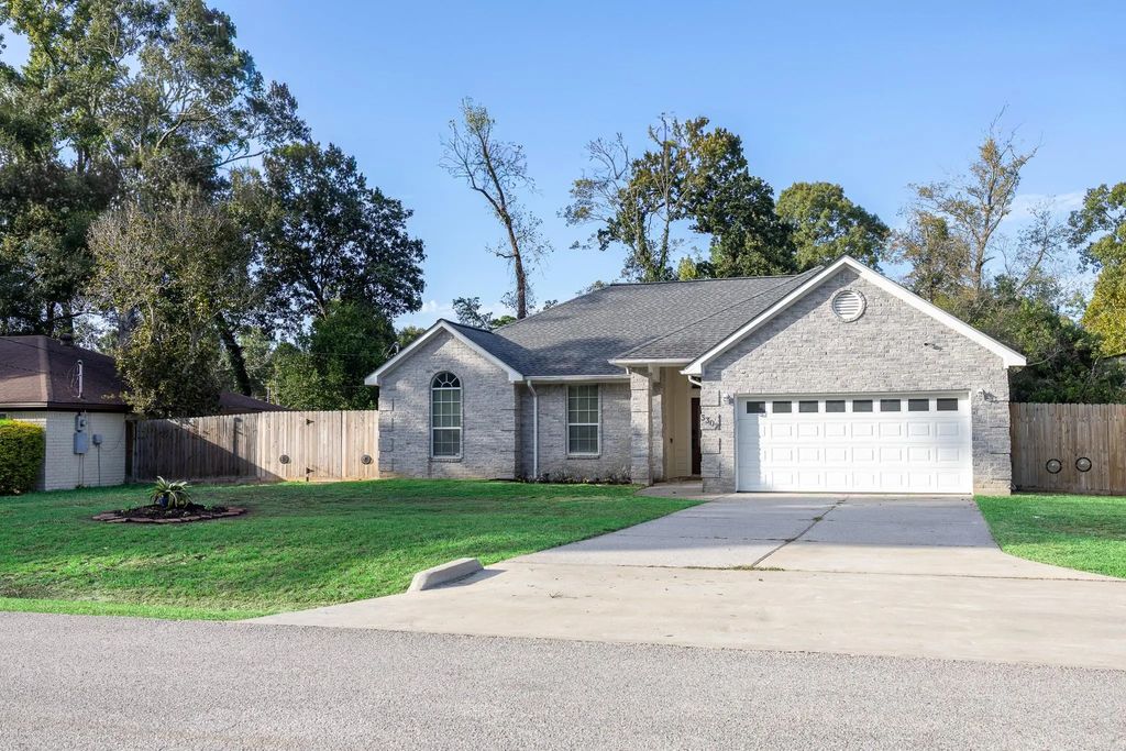 3302 Royal Oaks Drive, Spring Property Listing: MLS® #2776892