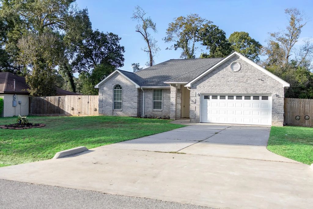 3302 Royal Oaks Drive, Spring Property Listing: MLS® #2776892