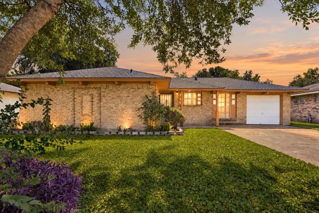 1507 Willow Rock Road, Houston