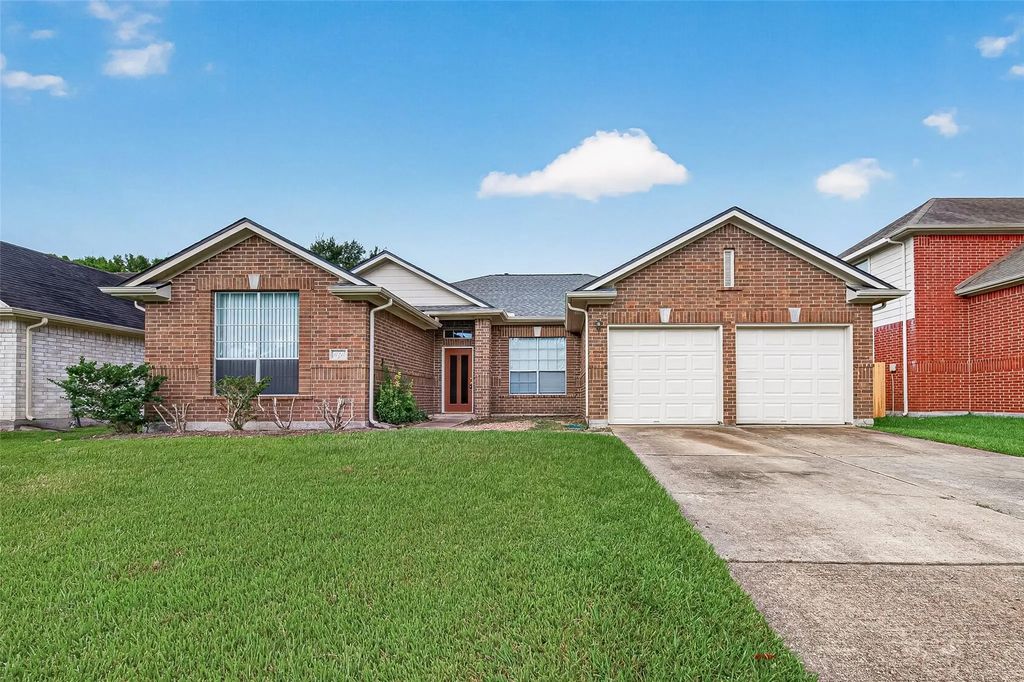 17214 Grey Mist Drive, Friendswood