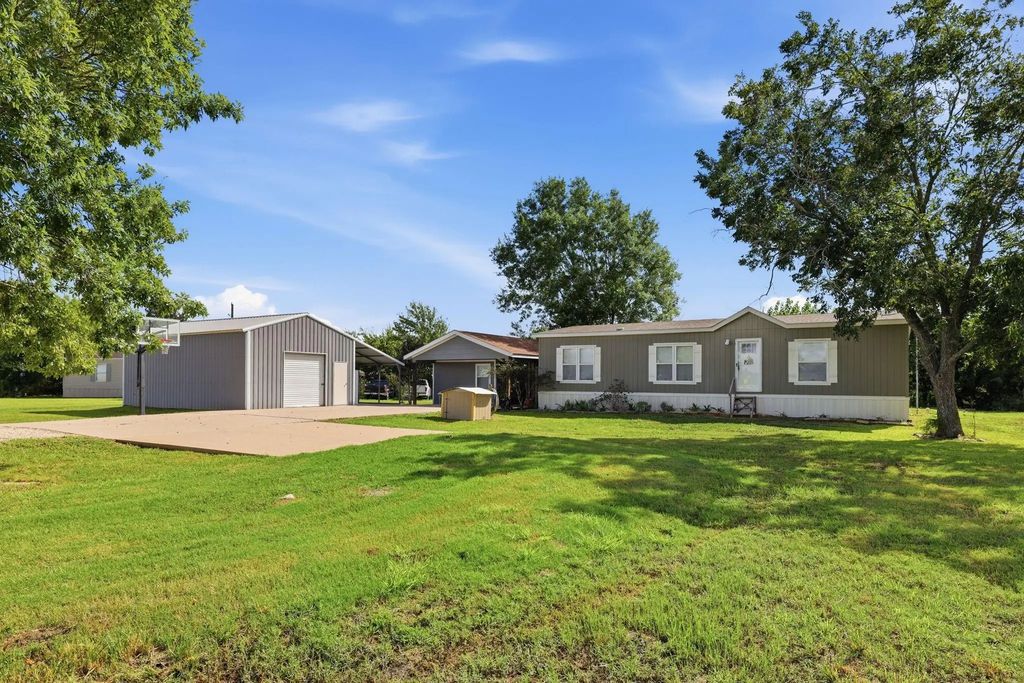 2422 Minks Road, Wallis