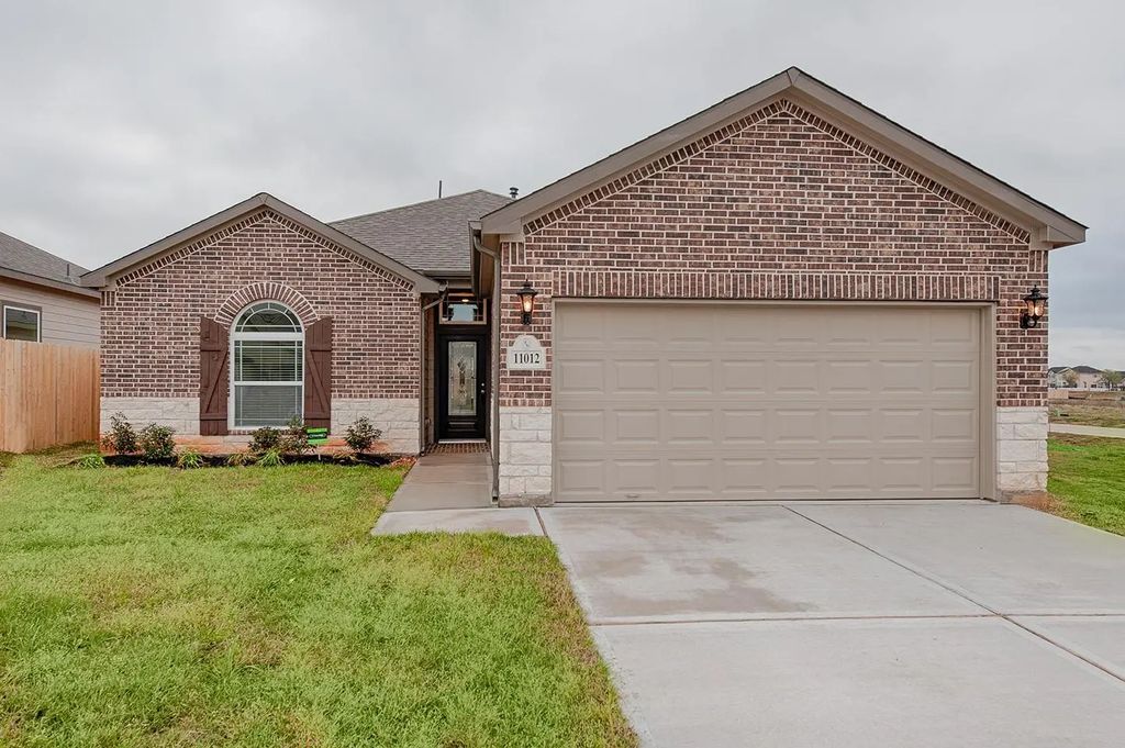 12388 Hackberry Dr, Willis