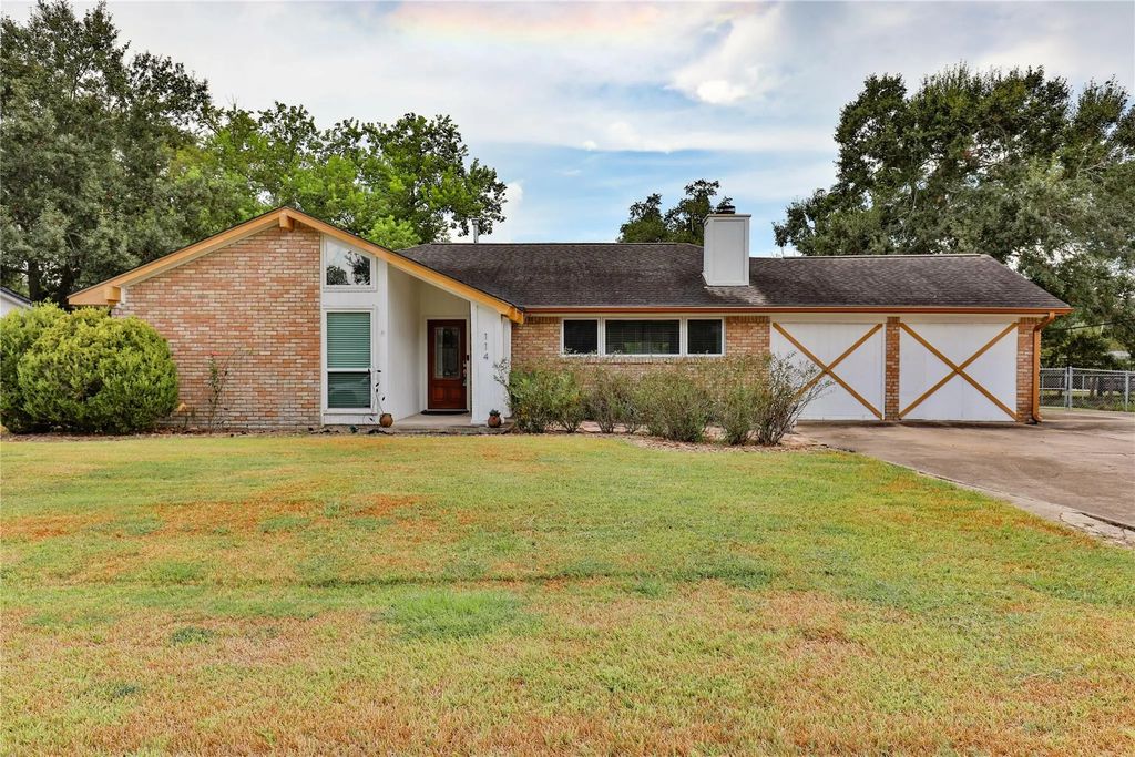 114 Persimmon Lane, Lake Jackson