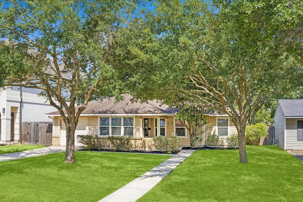 140 Pamellia Drive, Bellaire