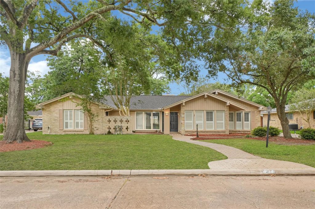 1418 Pirates Cove, Houston
