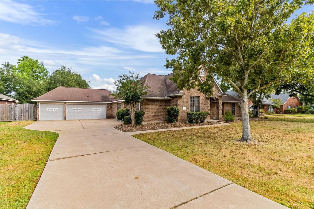 55 Silver Lace Court, Lake Jackson