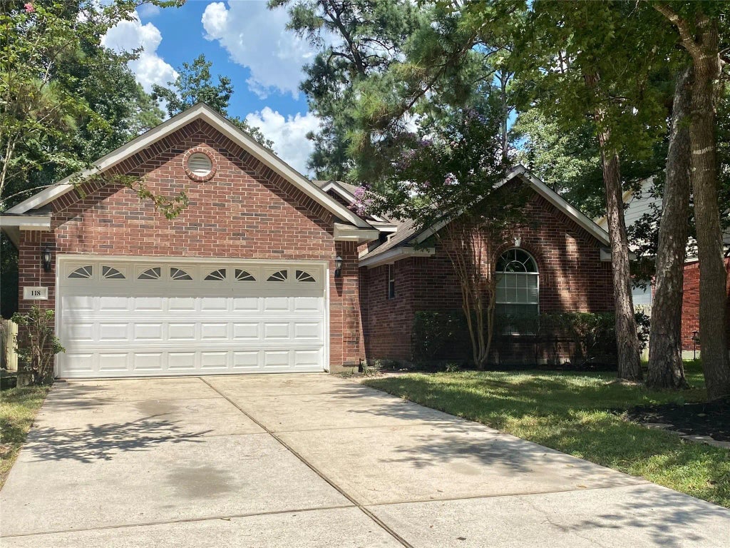 118 N Willow Point Circle, The Woodlands