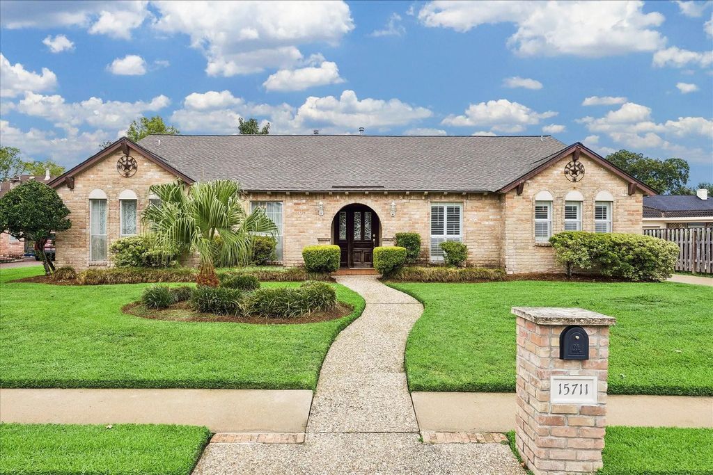 15711 Brook Forest Drive, Houston
