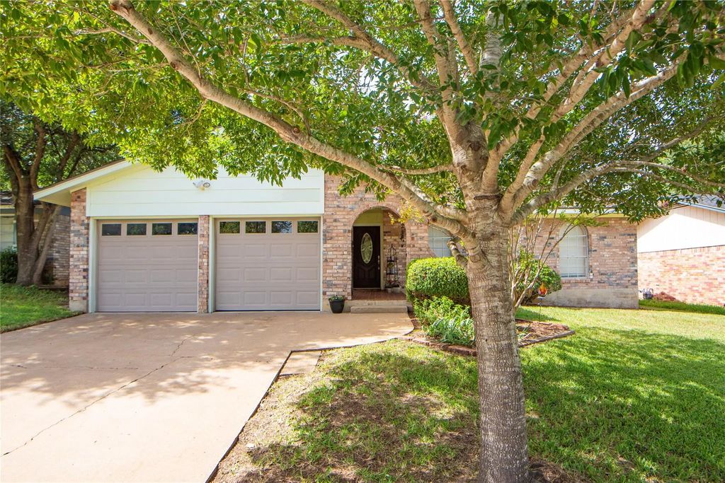 1003 Lawndale Avenue, Brenham