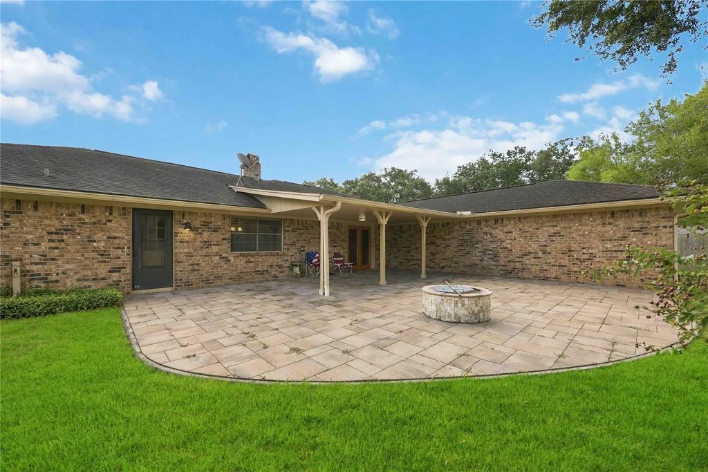 1218 S Booth Lane, Alvin