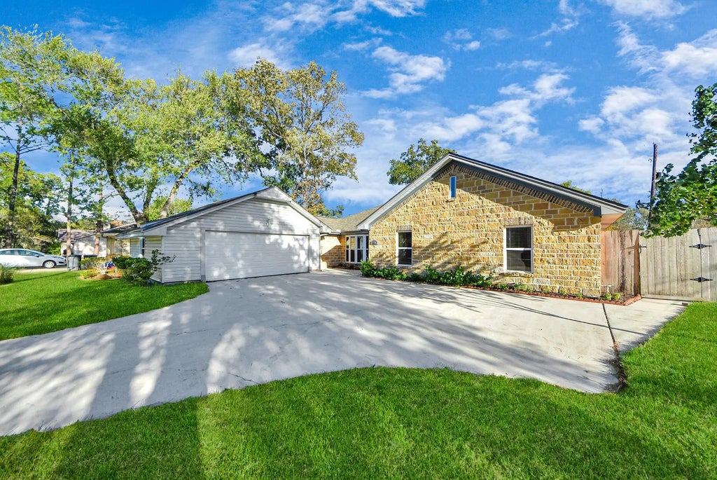 103 Cherry Tree Lane, Friendswood