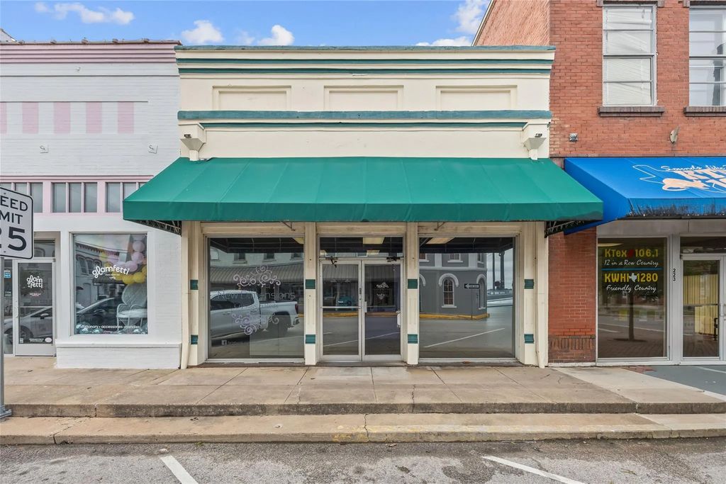 221 E Main Street, Brenham