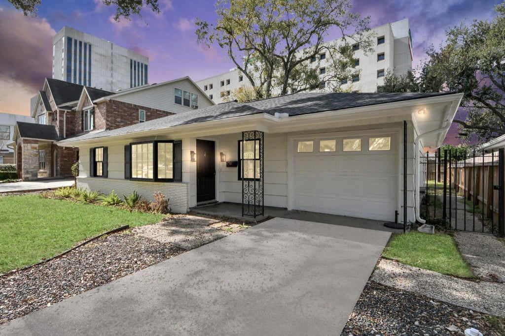 3726 Las Palmas Street, Houston