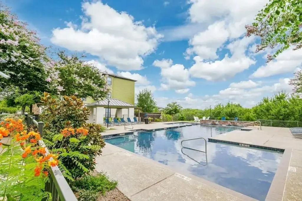 6710 Babcock Road 928, San Antonio