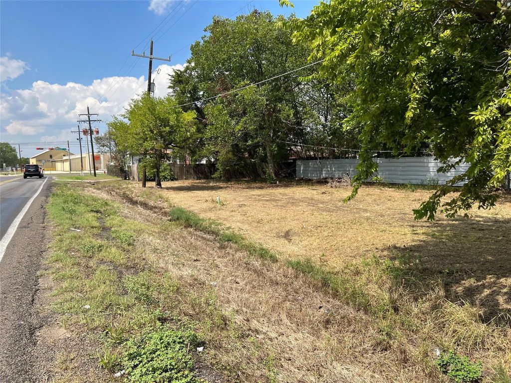 606 W Mcalpine Street, Navasota