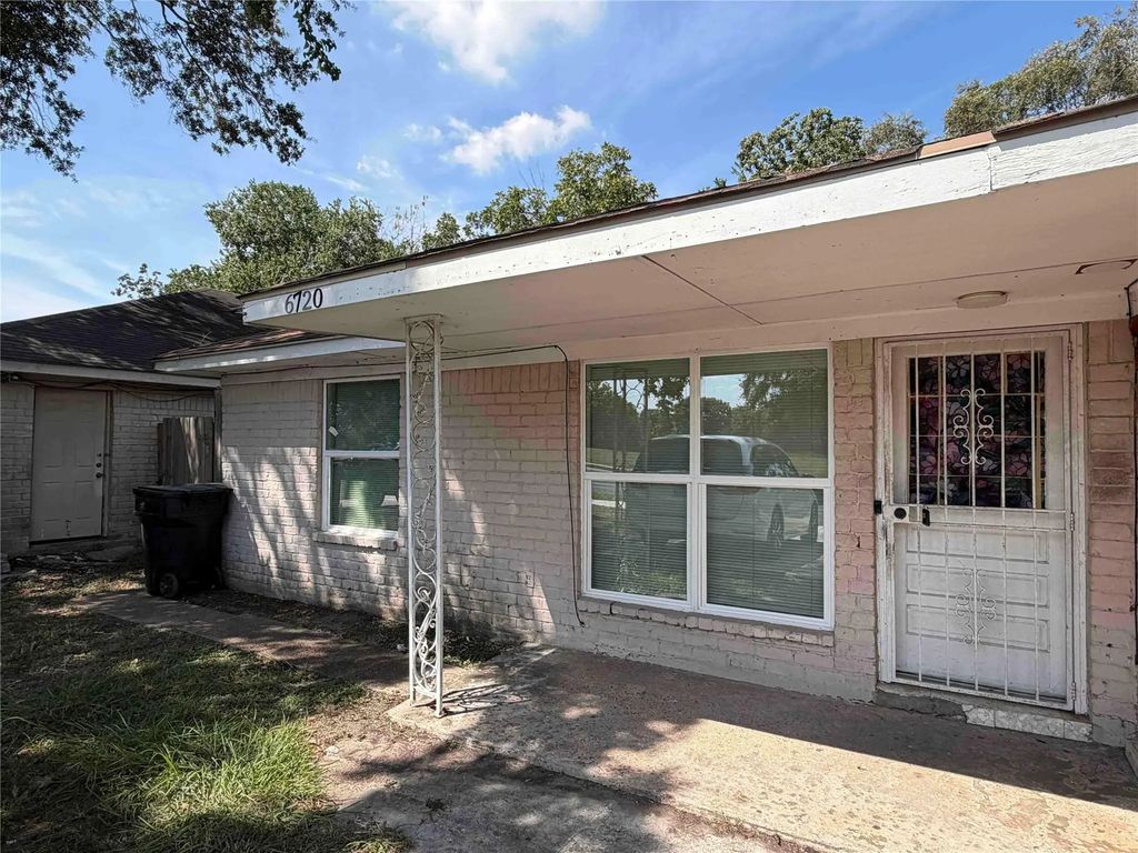 6720 W Fuqua Drive, Houston