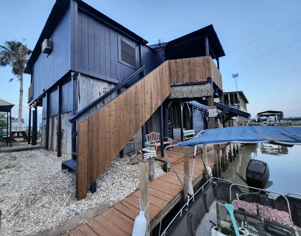 1555 Channel Drive, Brazoria
