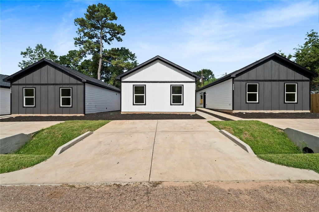 11561 Persimmon Street, Willis