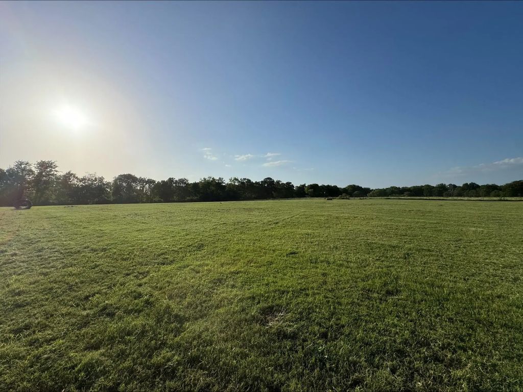 Tract 1 Fm 3060, Midway