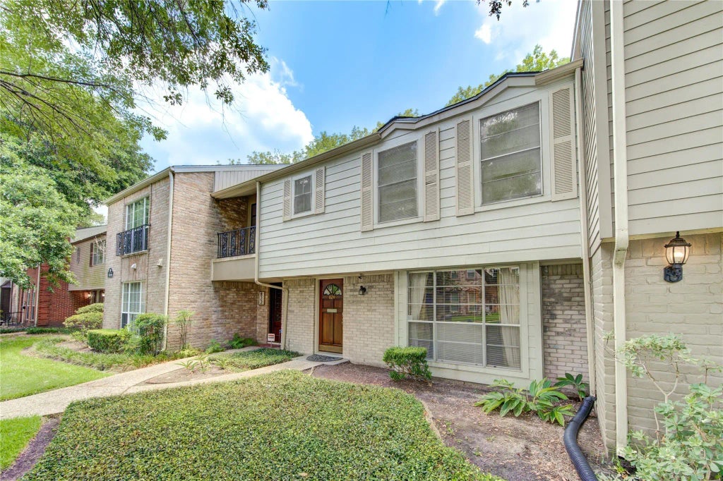 824 Wax Myrtle Lane, Houston