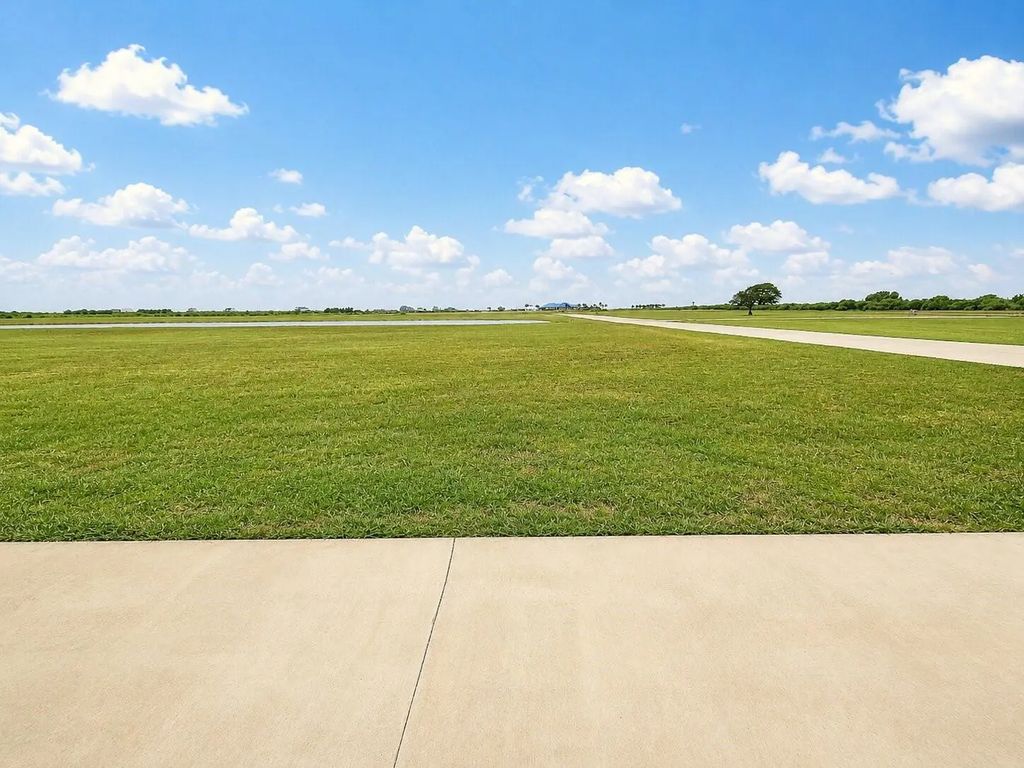 2920 Hammock Court, Palacios