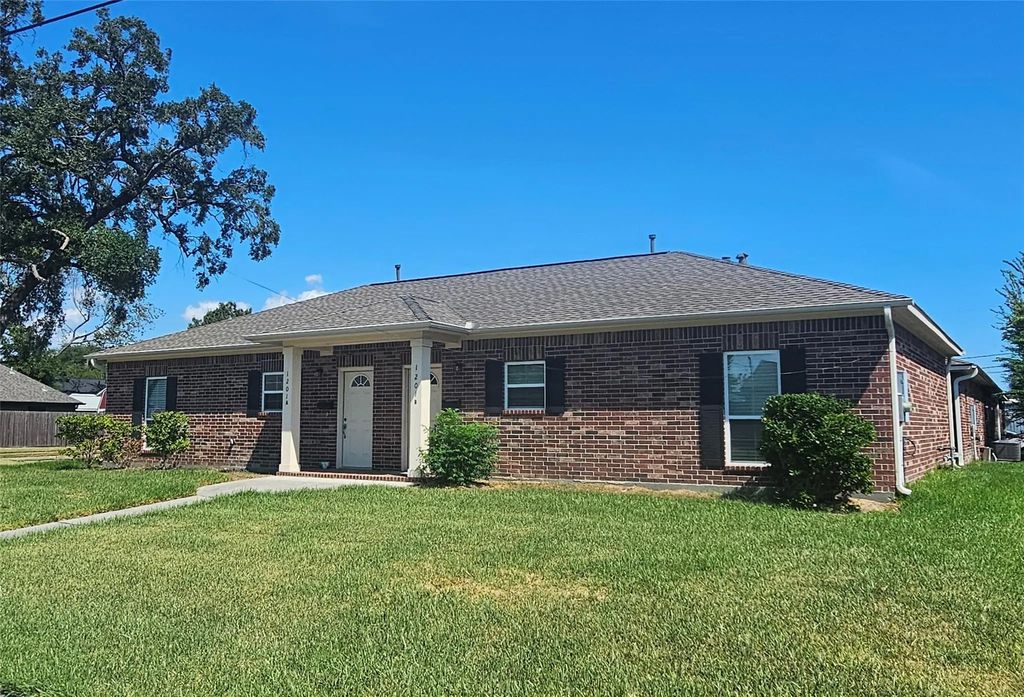 120 W 12th Street, Deer Park