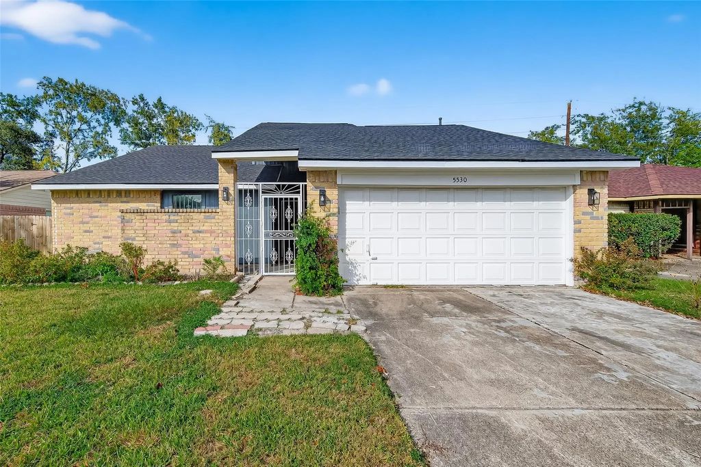 5530 Oak Falls Drive, Houston