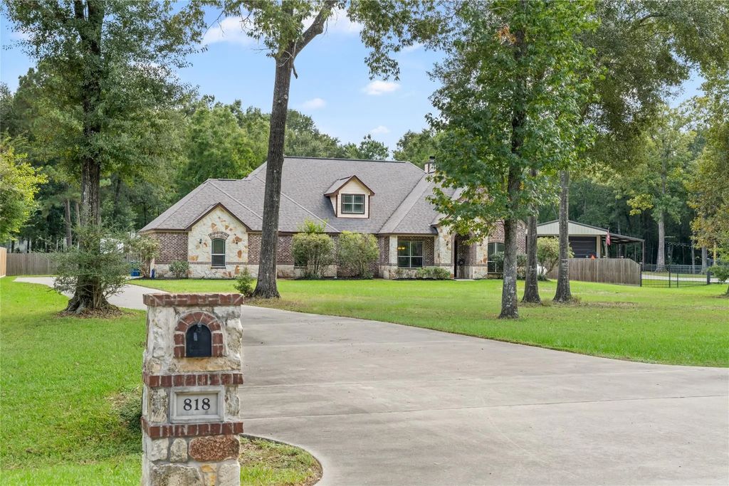 818 Commons Lake Edge Drive, Huffman