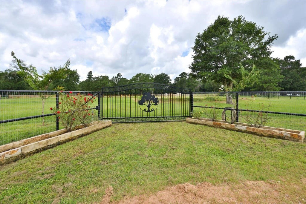 12923 Kowis Lane, Plantersville