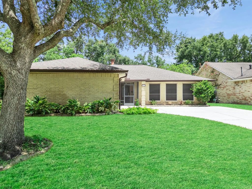 2819 Poplar Creek Lane, Pearland