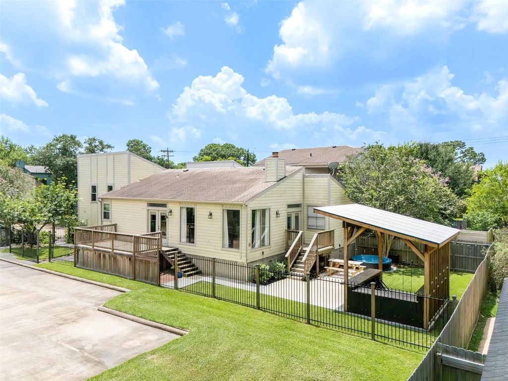 2402 Intrepid Way, League City