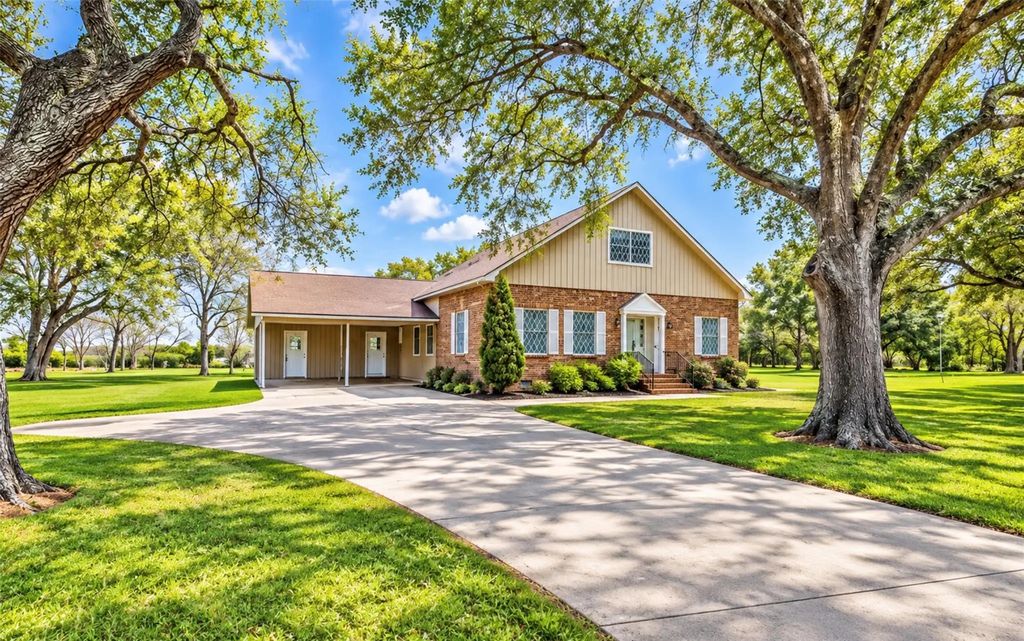 1826 County Road 469, El Campo