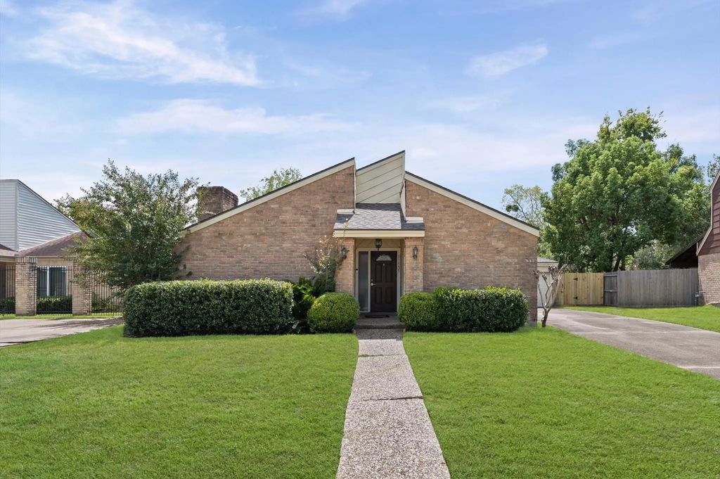11535 Ella Lee Lane, Houston