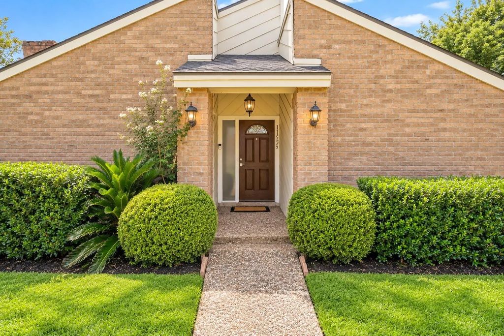 11535 Ella Lee Lane, Houston