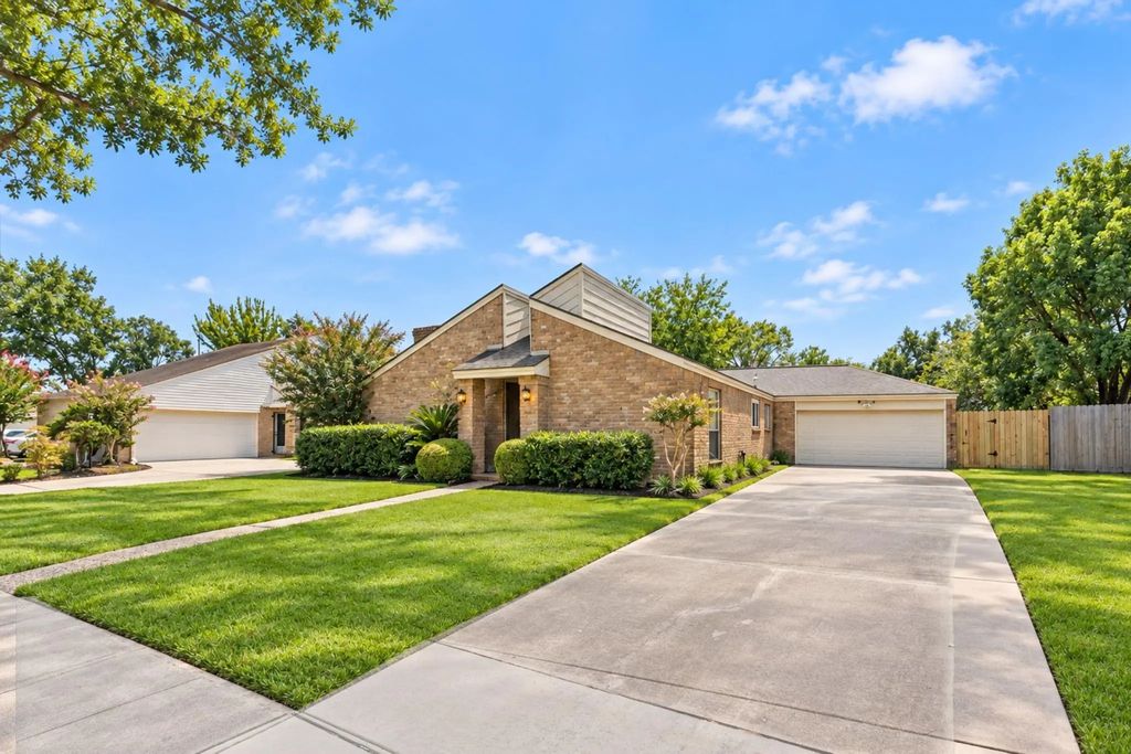 11535 Ella Lee Lane, Houston
