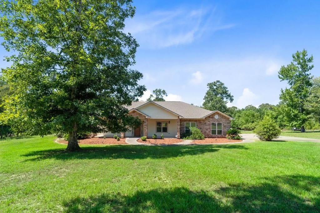 274 Robinson Tract, Livingston