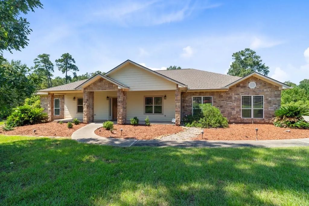 274 Robinson Tract, Livingston