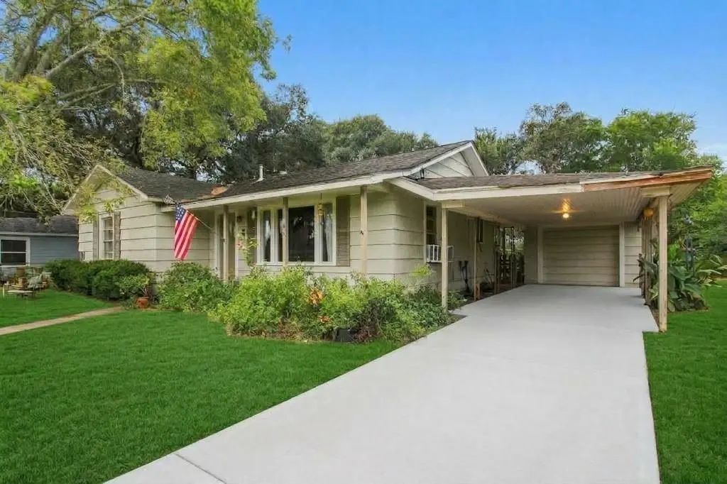 146 County Road 119, Raywood