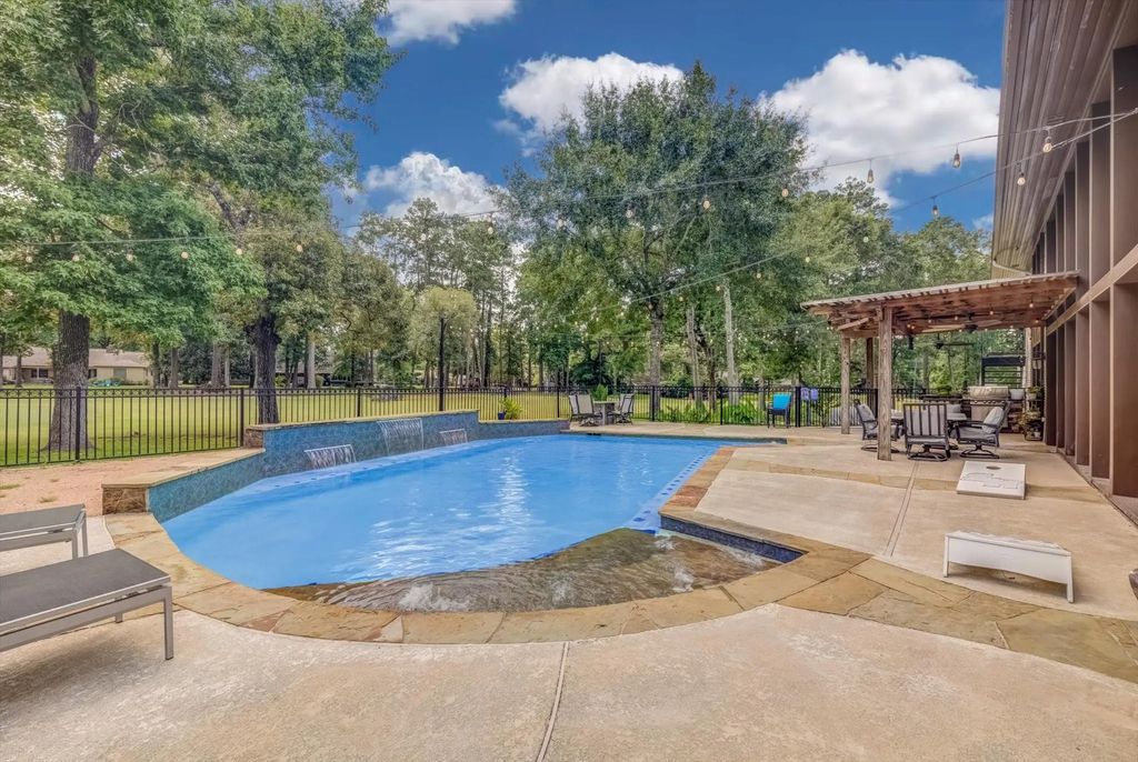 22 Winged Foot Drive, Conroe