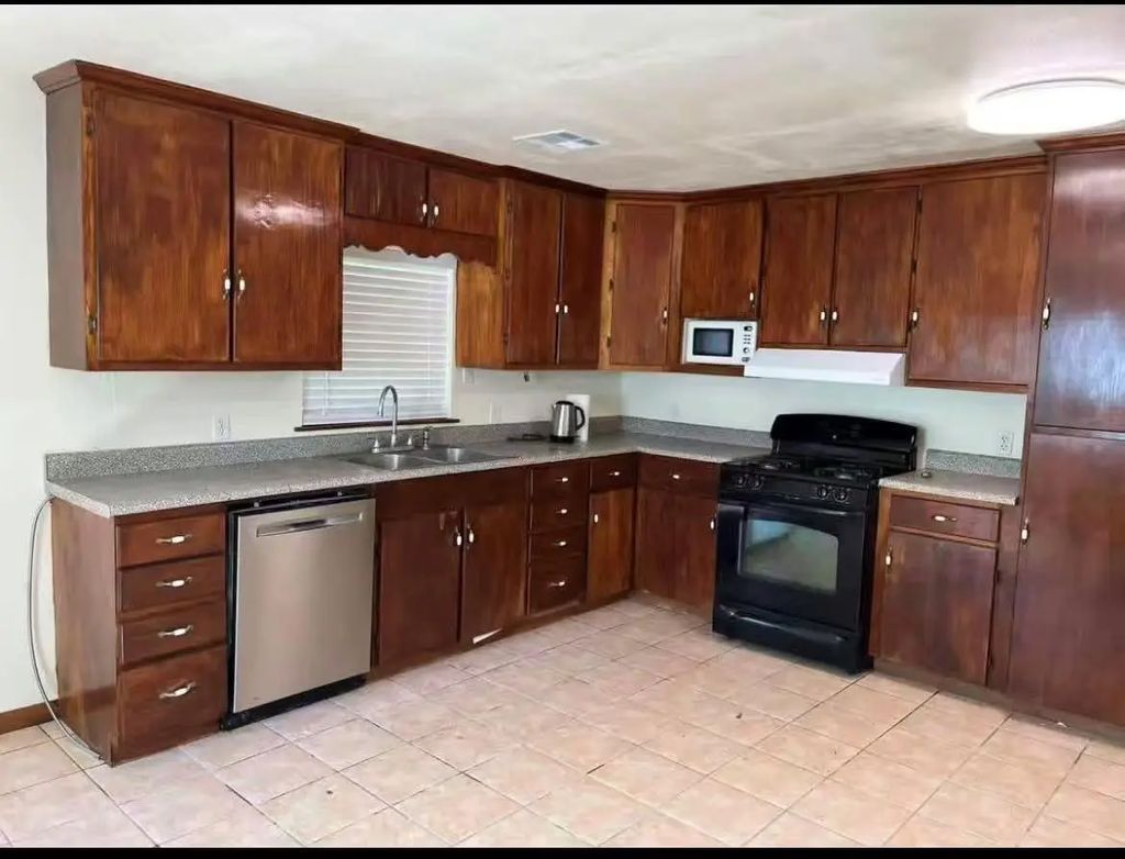 141 Alabama, Onalaska